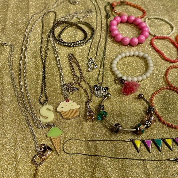 Assorted Jewellery and bangles - Picture 2 of 4